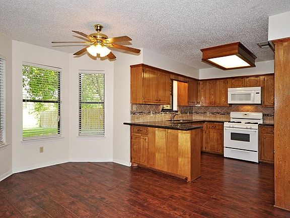 5th image of 107 Bougainvillea St