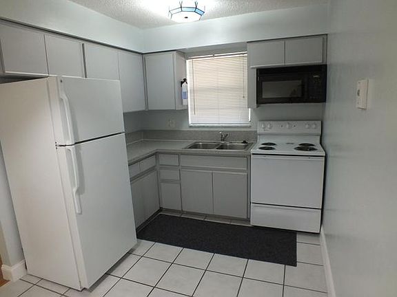 4th image of 301 W Ocean Ave APT 25