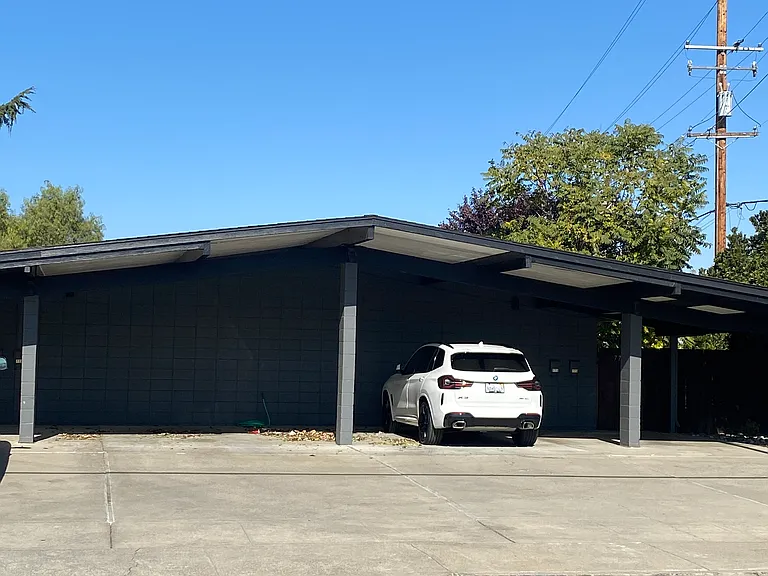 777 Holmes St — Photo 7