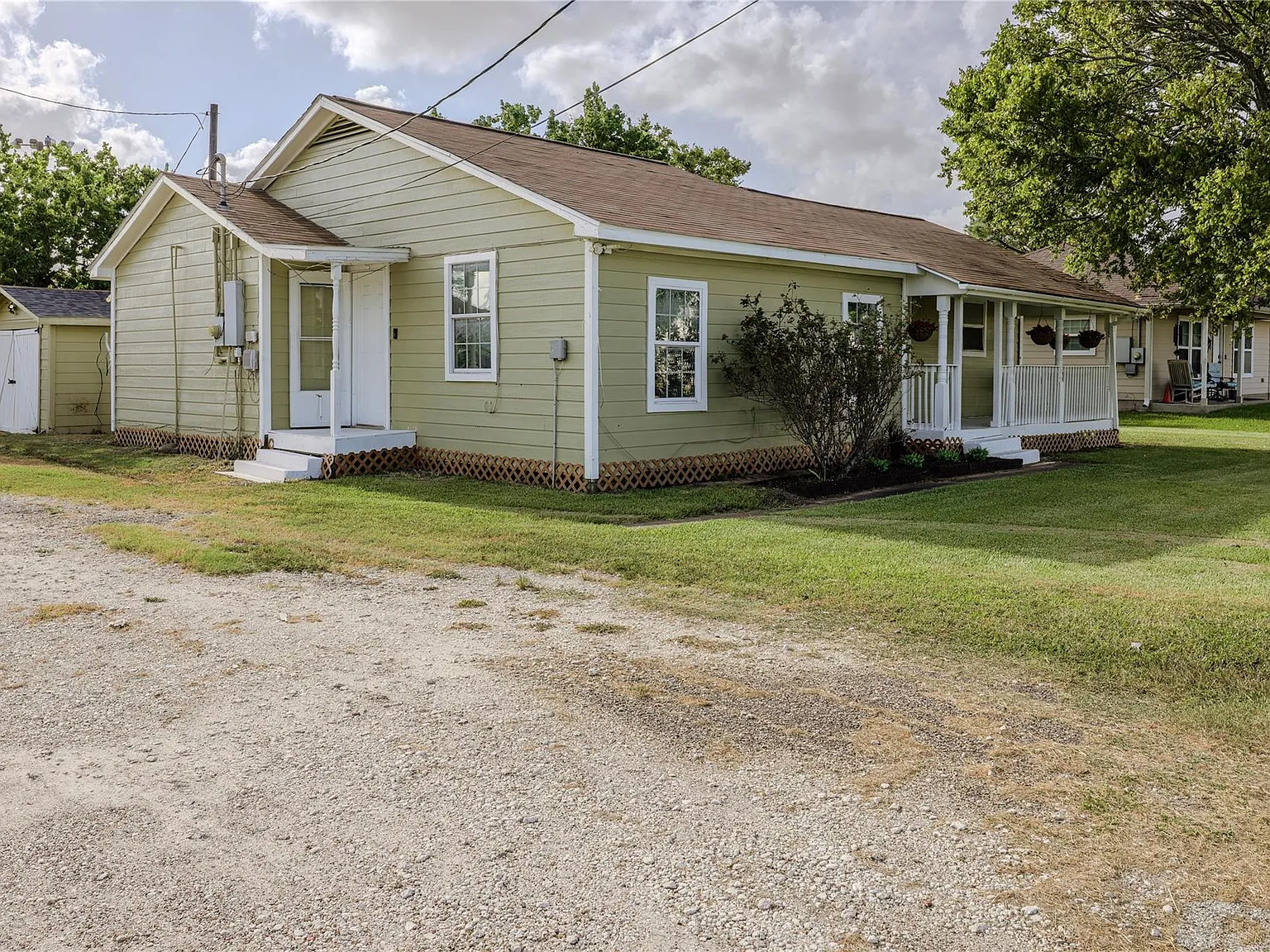 3 bed, 2.0 bath, 1180 sqft, $1,650 — Photo 3