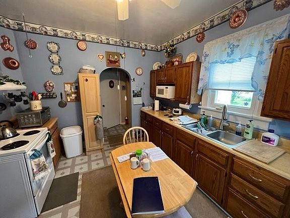 4th image of 1911 Blaine Ave