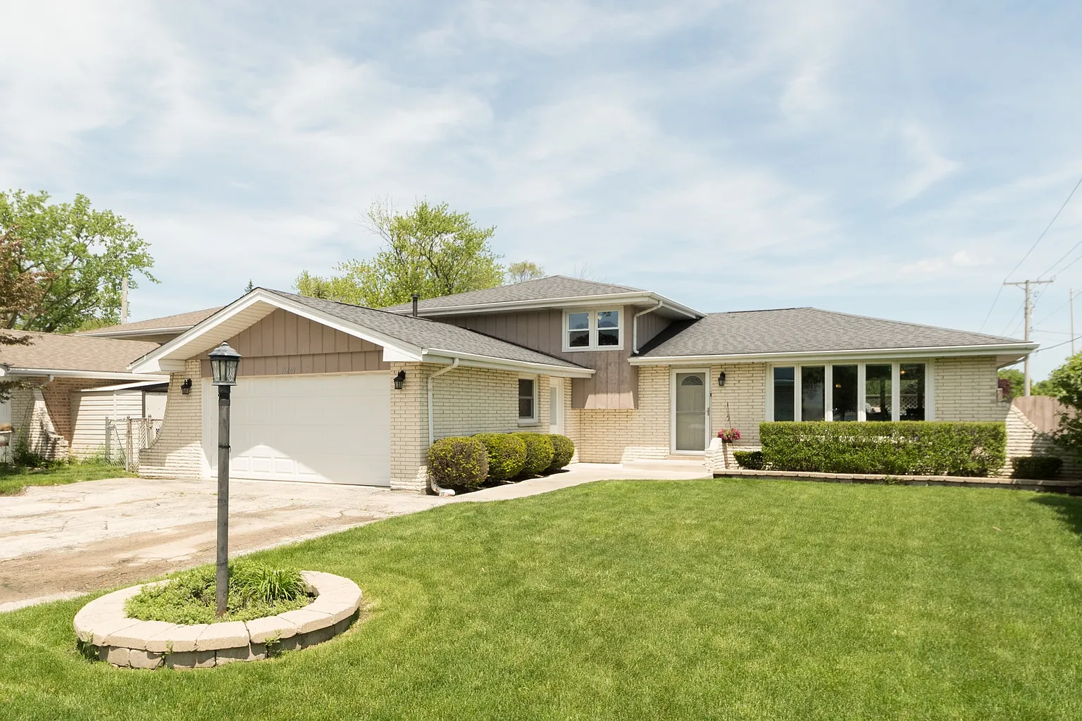 10249 S 84th Ave photo 1