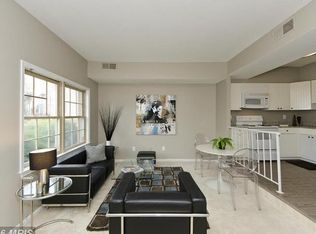 132 N Bedford St, Arlington, VA 22201