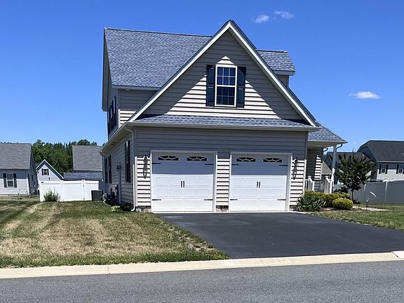 3rd image of 37 Ponds Edge Dr