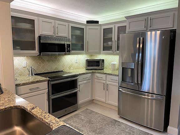 5th image of 448 Palm Ave