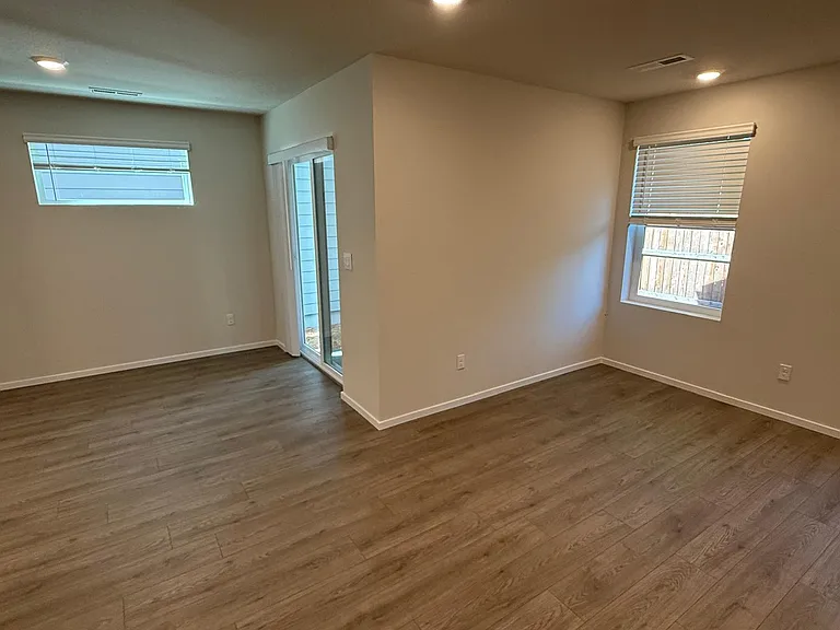 1102 SE 193rd Pl — Photo 15