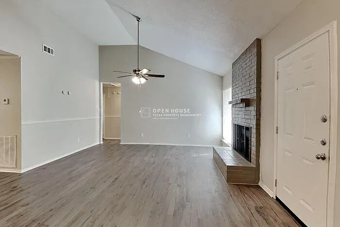 3 bed, 2.0 bath, 1524 sqft, $1,845 — Photo 3