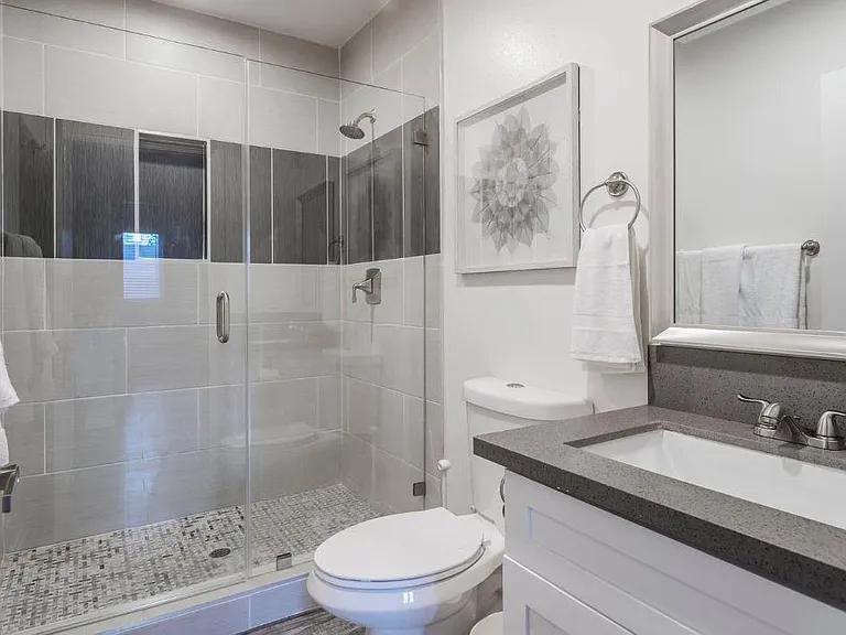 817 N Mariposa Ave #3 — Photo 4