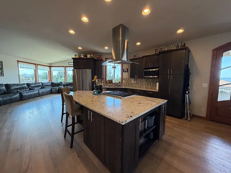 8212 72nd Pl NE — Photo 3