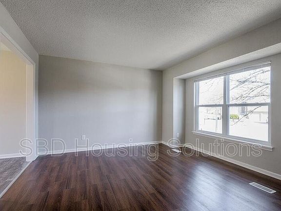 4th image of 10726 Lewis Ct
