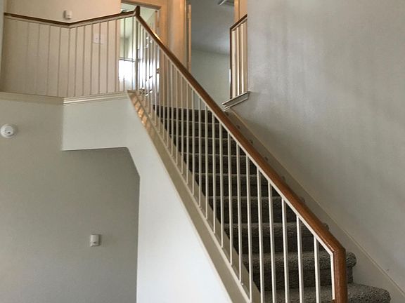 5th image of 1004 Henderson Dr