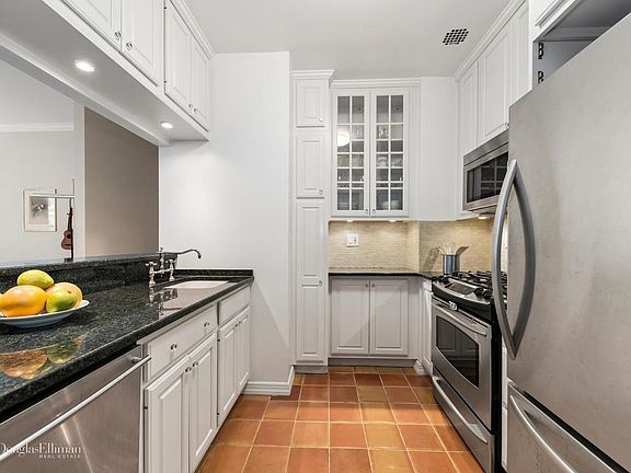 3rd image of 315 W 99th St APT 4A