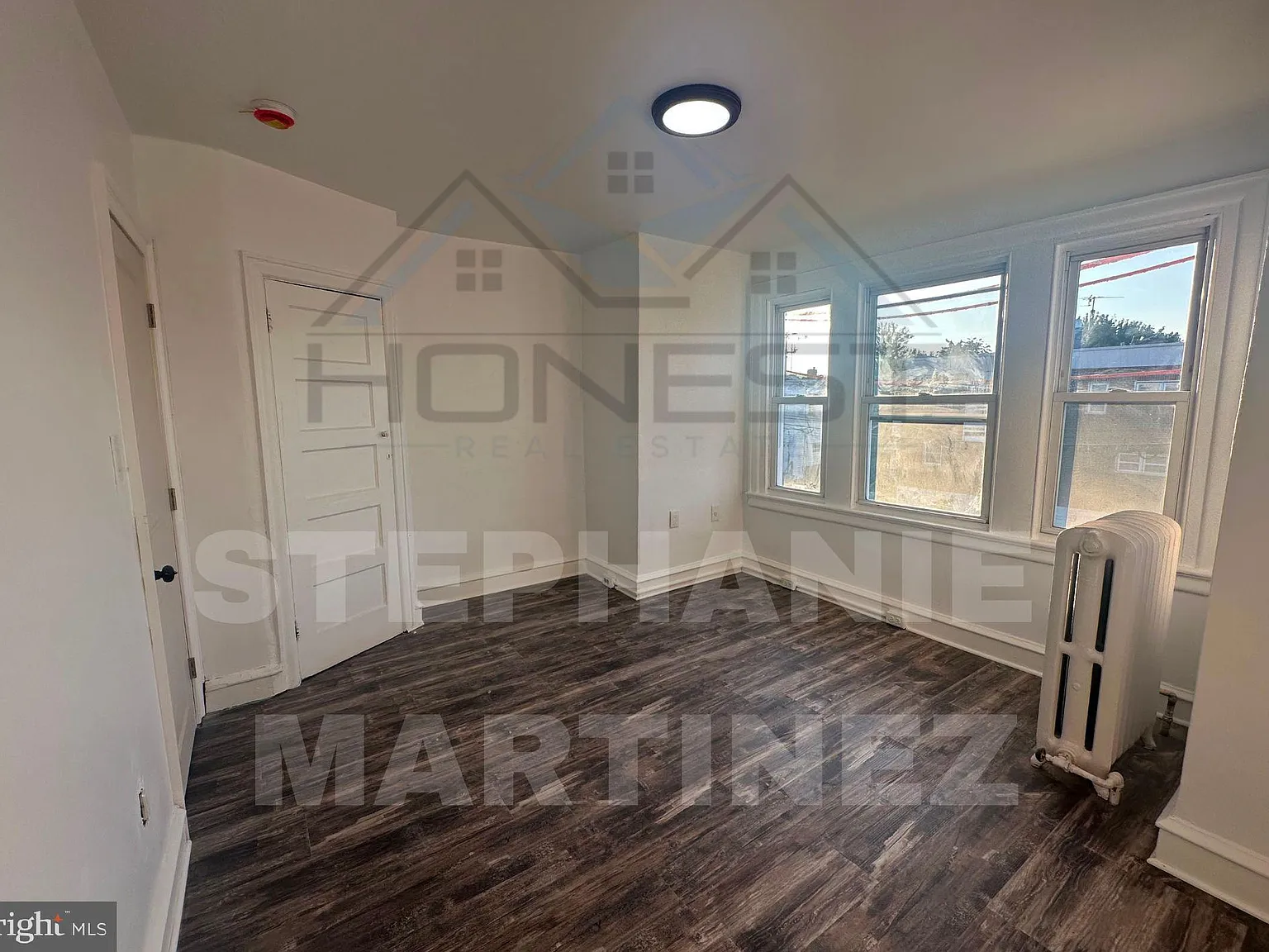 3 bed, 1.0 bath, 1128 sqft, $1,600 — Photo 3