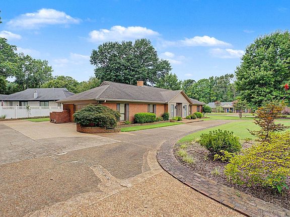 3rd image of 6689 Garden Oaks Dr