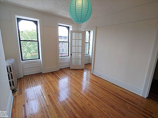 1st image of 135 Windsor Pl #2