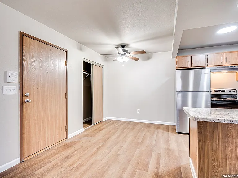 Stonecreek Apartments — Photo 28