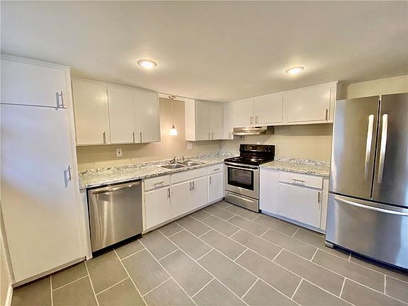 4th image of 1331 Meadow Ln