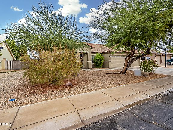 3rd image of 4150 E Somerset Way