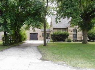 701 Greenwood Rd, Glenview, IL 60025