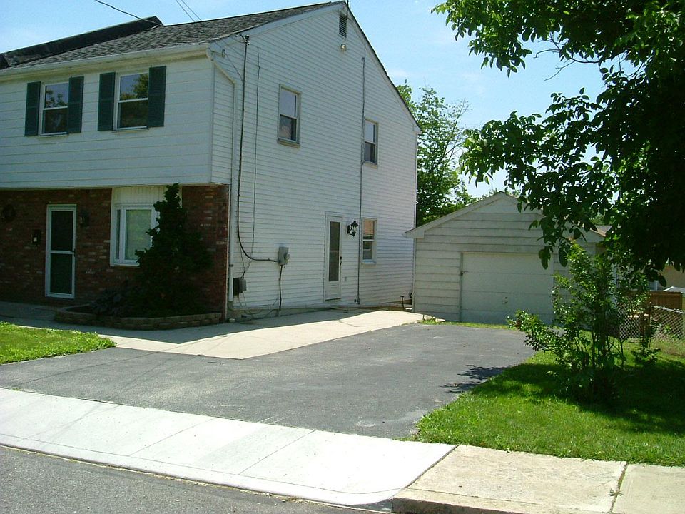 4+ car off-street parking