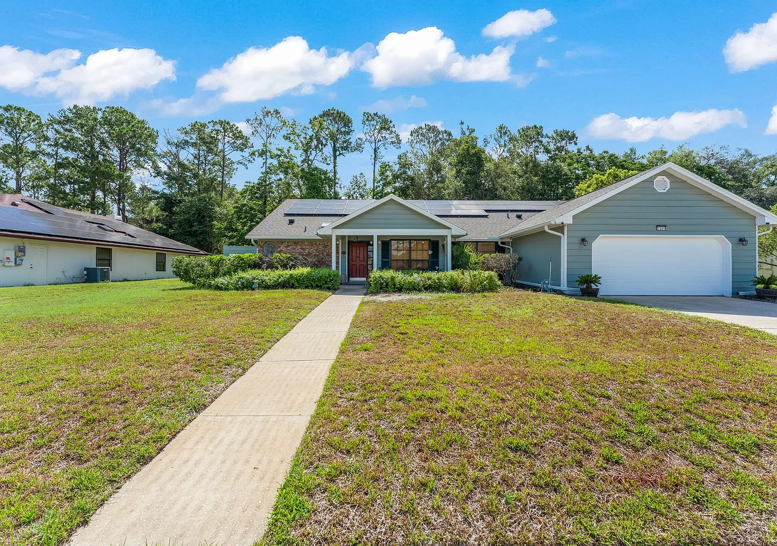 Spacious 4 Bedroom, 2 Bath Longwood Home with 2-Car Garage, Fireplace & Huge Screened Patio! — Photo 1