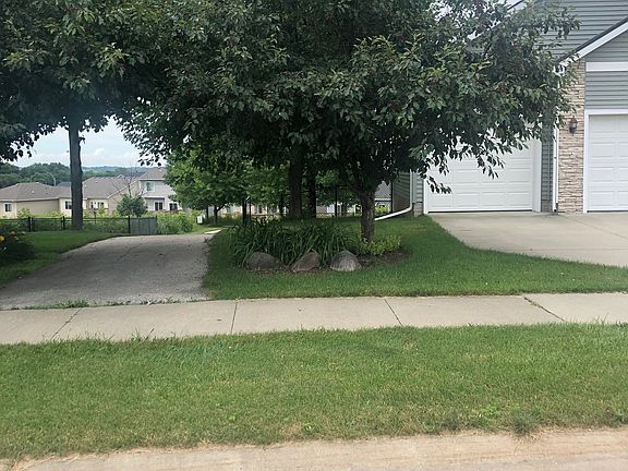 3rd image of 1020 Bellflower Dr