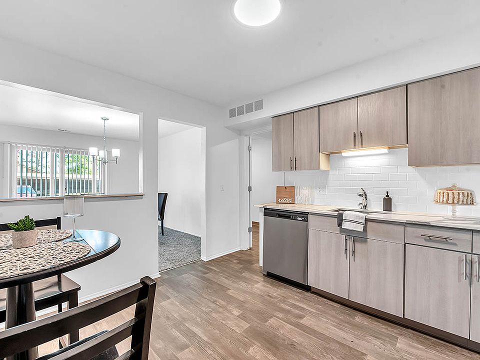 Edge At Farmington Hills Farmington Hills, MI 29925 Summit Dr