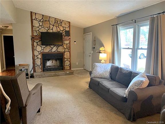 3rd image of 2701 Windsor Chase Dr