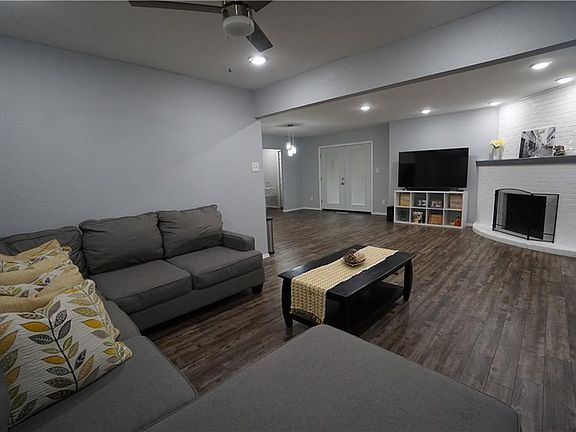 3rd image of 22 Dark Hollow Ln