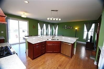 5th image of 2741 Bainbridge Blvd