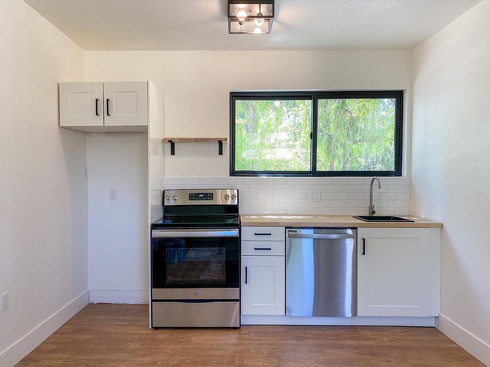 1st image of 452 Calle Arroyo #2