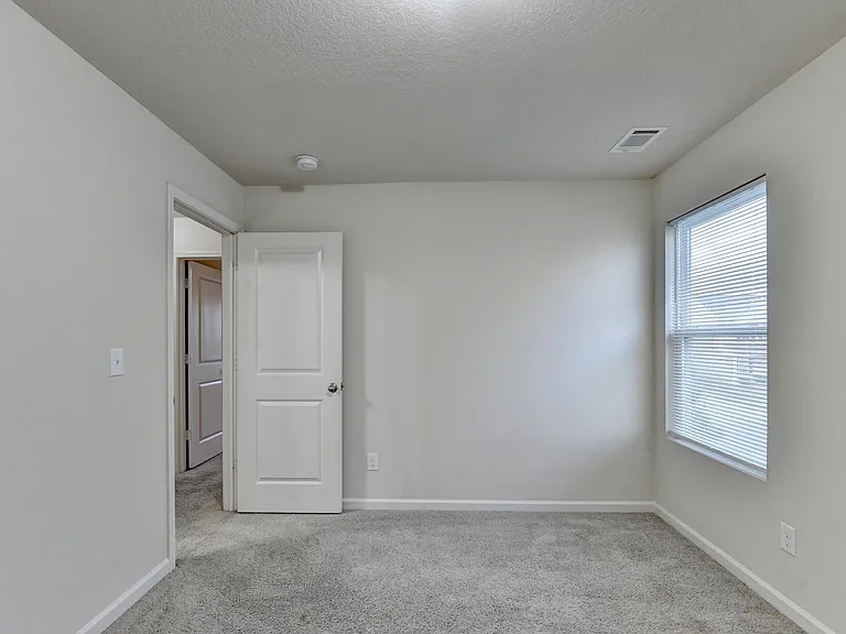 811 Independence Ave — Photo 32
