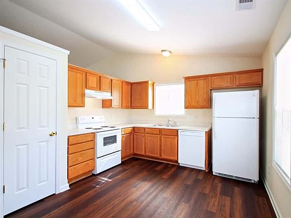 5th image of 208 Brookstone Dr