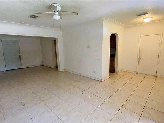 3rd image of 2823 Ivanhoe Way S