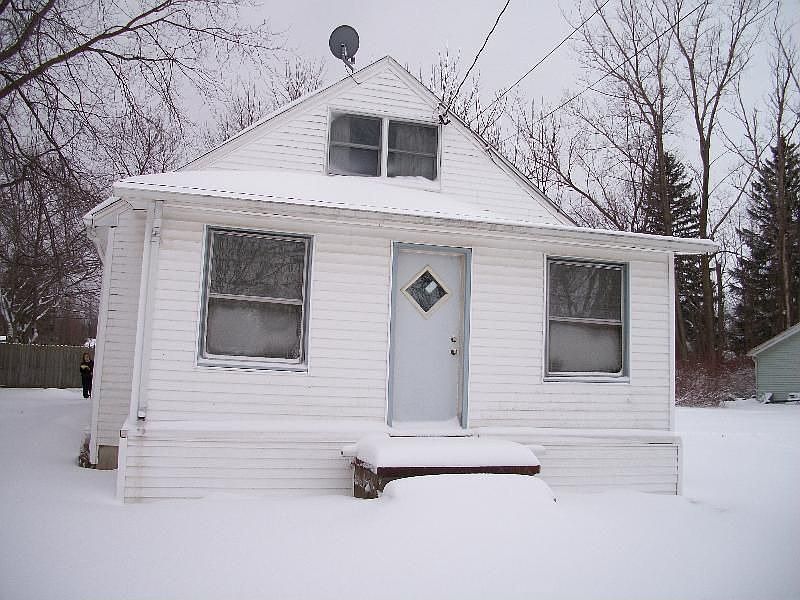 1st image of 214 W Pleasant Ave