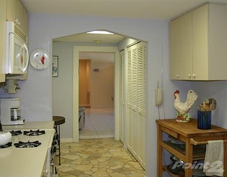 2nd image of 425 19th Street Ct W