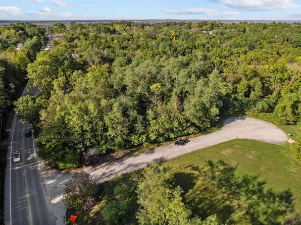2 Wildwood Point Ct, Chesterfield, MO 63005
