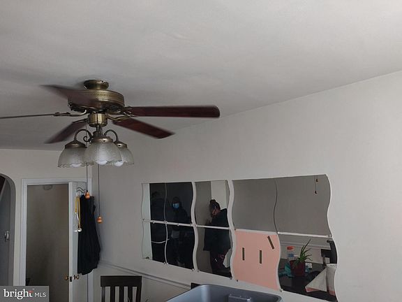 5th image of 144 E Walnut Park Dr
