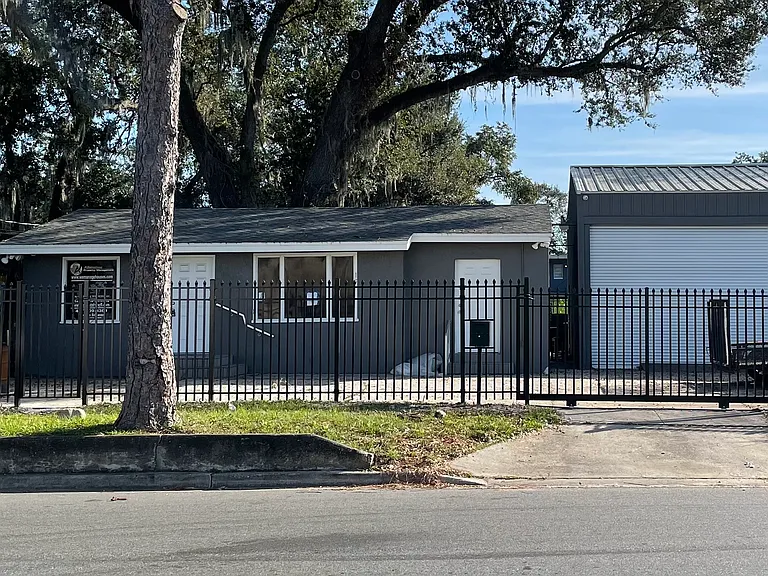 15 S Dollins Ave #B — Photo 1