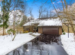 3785 Fox Hunt Dr, Ann Arbor, MI