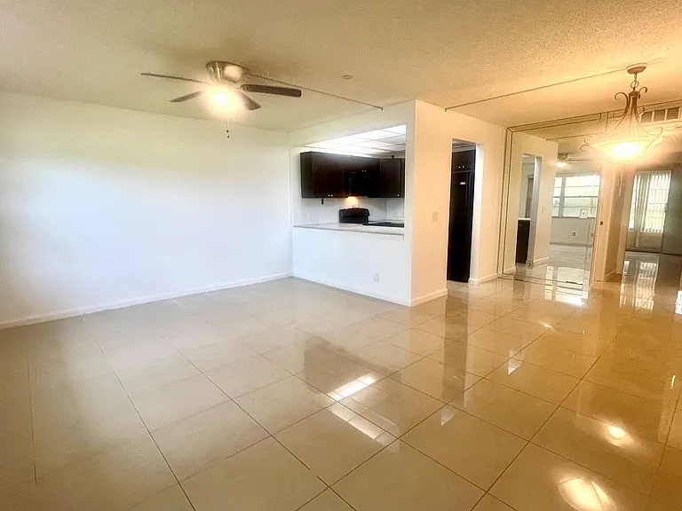 517 Mansfield M #517 — Photo 2
