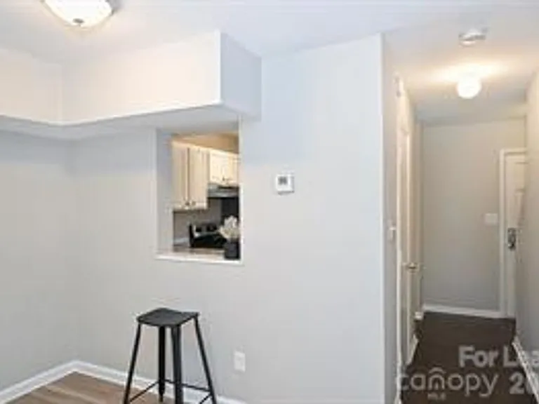 951 Hollywood St — Photo 8