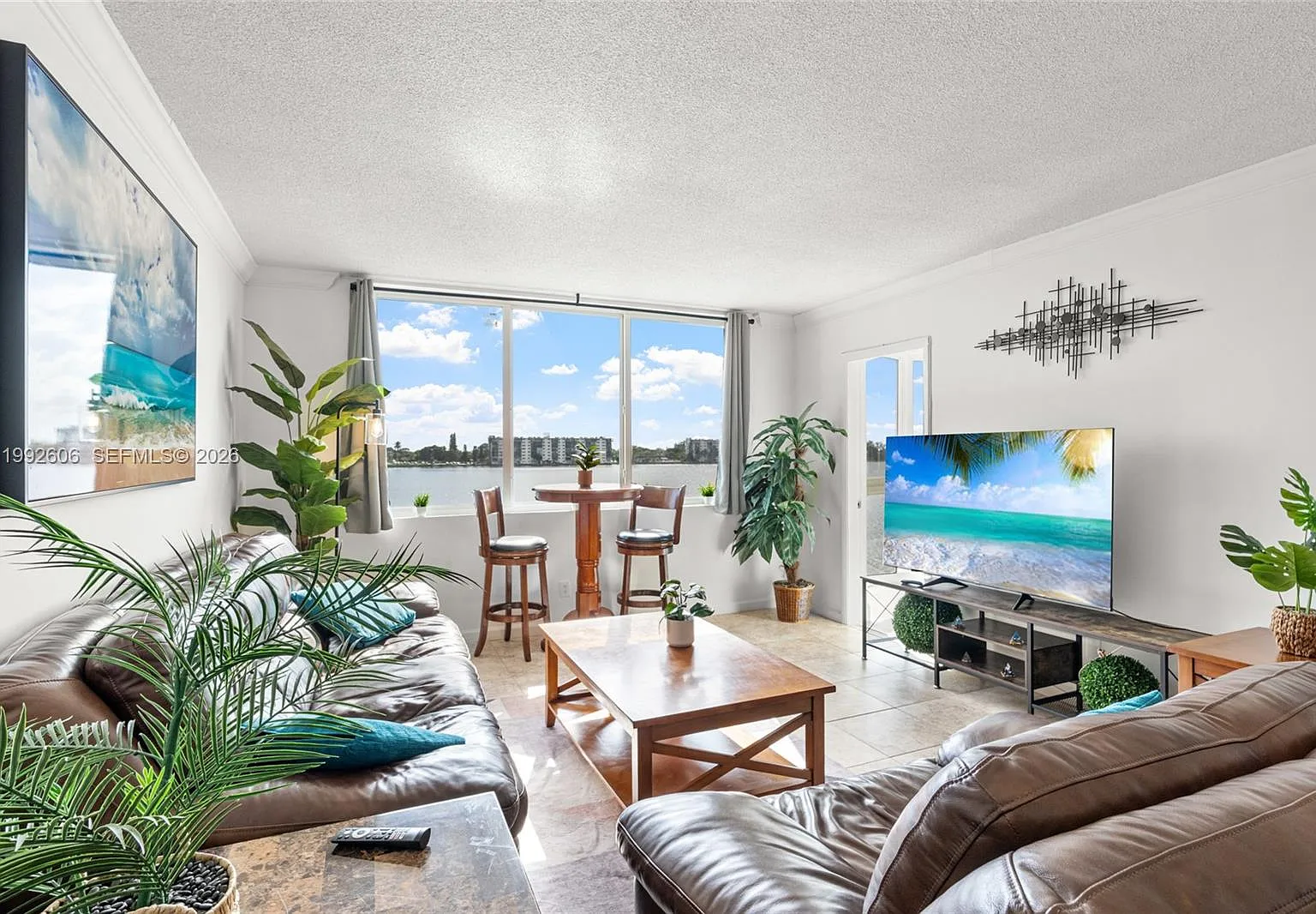Riviera Condominium Apts — Photo 2