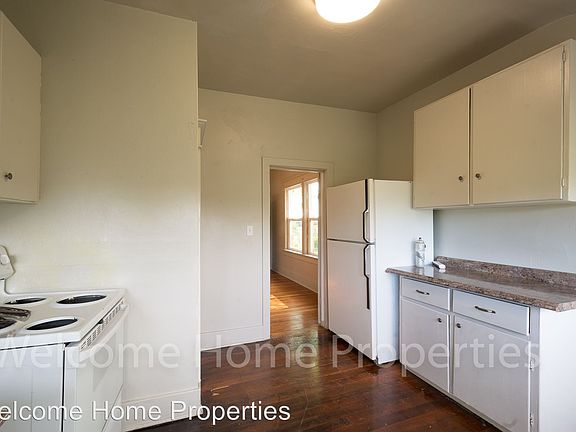4th image of 206 1/2 W Whitman Dr