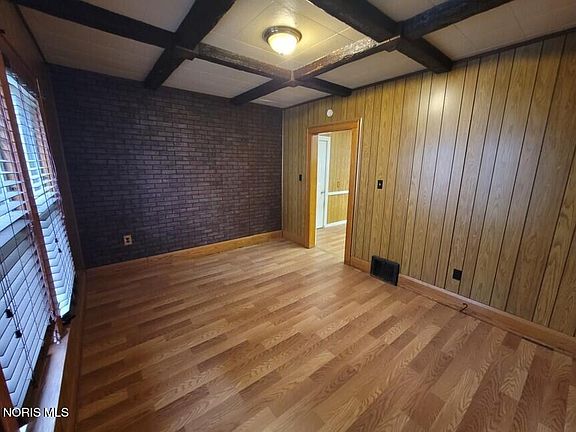 4th image of 1128 Halstead St