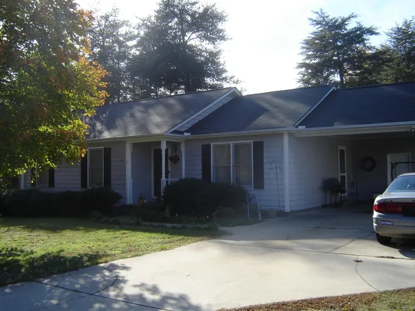 203 Trent Dr, Taylors, SC 29687