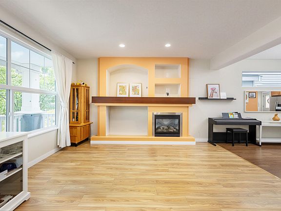 4th image of 15186 61a Ave