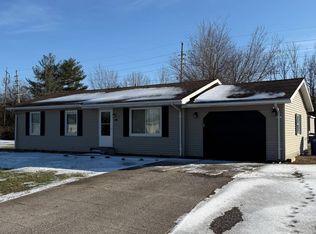 1109 Valter Dr, Carmi, IL 62821