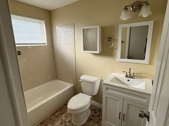 5th image of 406 Tyler Ave APT 8