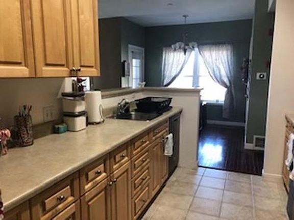 4th image of 8 Walnut St Unit 117